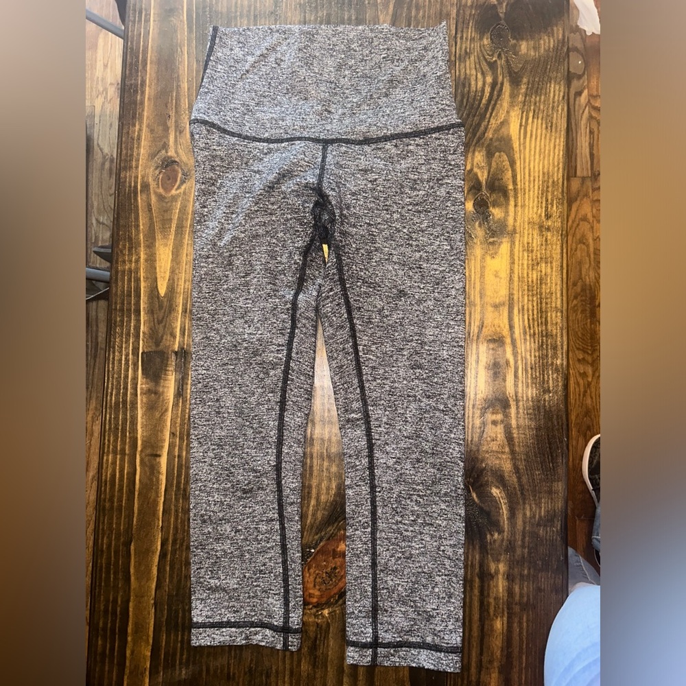 Lululemon size 6 leggings.
Dark gray color